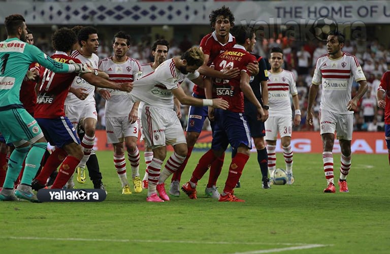 مشادة بين لاعبي الزمالك والأهلي في السوبر