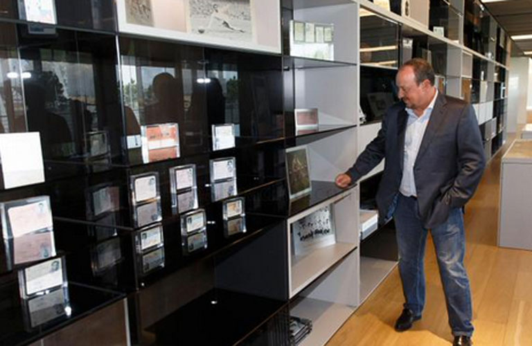 galleryImg