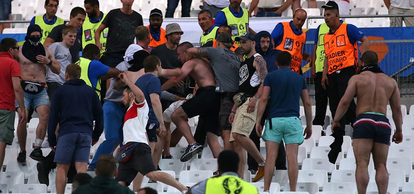 اشتباكات بين الجماهير فى مباراة انجلترا وروسيا