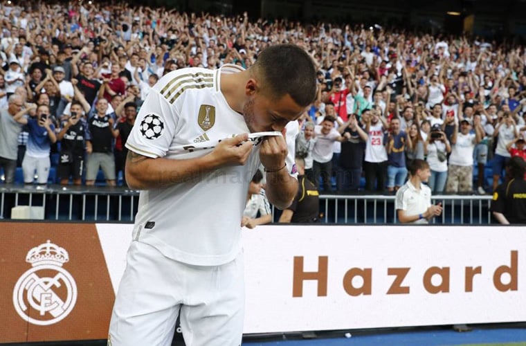 تقديم ريال مدريد لهازارد واستقبال الجماهير له