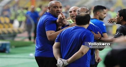 اعتراض حسام حسن ولاعبي المصري على الحكم في مباراة الأهلي