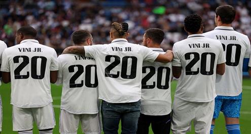 قميص فينسيوس يزين لاعبي ريال مدريد لمواجهة العنصرية