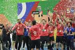 فرحة وتتويج لاعبي الأهلي بكأس السوبر الإفريقي لليد