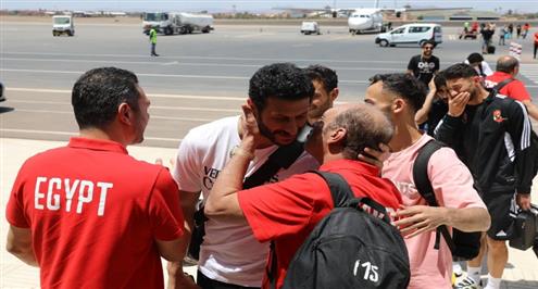 صلاح وتريزيجيه في استقبال لاعبي الأهلي بمقر بعثة منتخب مصر