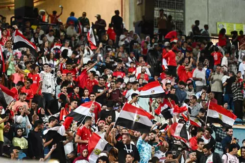 حضور جماهيري وجاهزية الملعب.. أجواء ما قبل مباراة مصر وغينيا بيساو (صور)