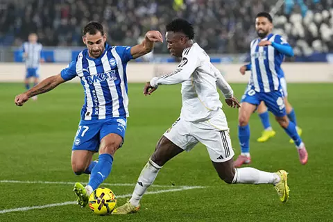 لقطات من مباراة ريال مدريد وألافيس (صور)