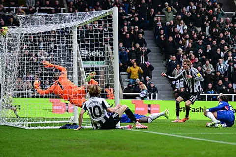 لقطات من مباراة نيوكاسل وتشيلسي (صور)