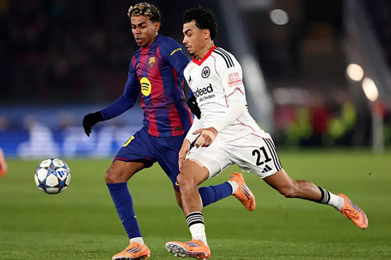 لقطات من مباراة برشلونة وفرانكفورت (صور)