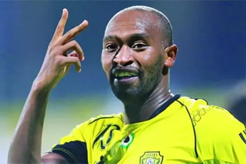 من بينهم أبوتريكة وشيكابالا.. نجوم مصرية أضاءت الملاعب الإماراتية قبل ظهور إبراهيم عادل (صور)	