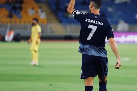لقطات من مباراة التعاون والنصر (صور)