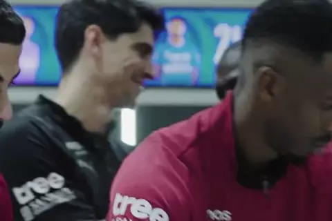 احتفال الهلال السعودي بكوليبالي بعد الفوز بأفريقيا في حضور ياسين بونو (صور)