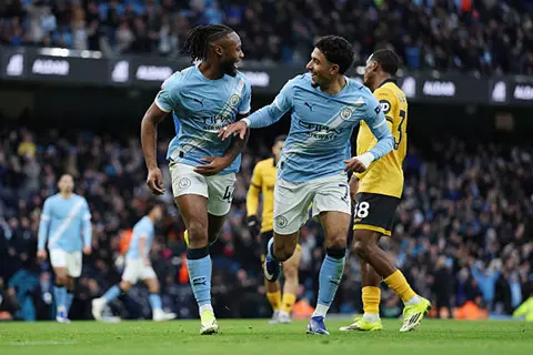 عمر مرموش في مباراة مانشستر سيتي وولفرهامبتون في الدوري الإنجليزي