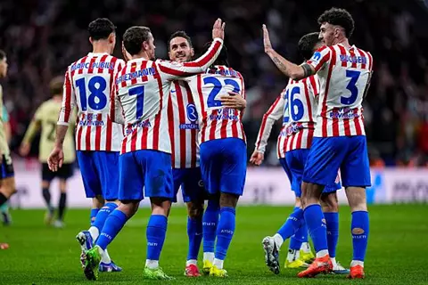 لقطات من مباراة أتلتيكو مدريد وبرشلونة (صور)