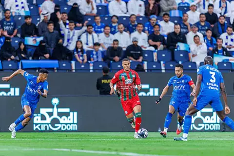 لقطات من مباراة الهلال والاتفاق في الدوري السعودي (صور)