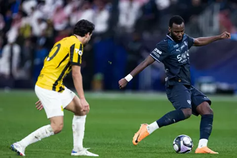 لقطات من مباراة الهلال والاتحاد في الدوري السعودي
