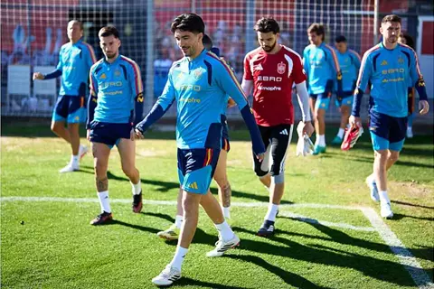 مران منتخب إسبانيا استعدادا لمواجهة مصر الودية (صور)
