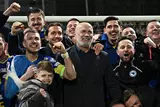 فرحة لاعبي البوسة بعد التأهل لكأس العالم وحزن لاعبي إيطاليا
