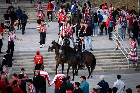 أحداث شغب من الجماهير قبل مباراة أتلتيكو مدريد وأرسنال