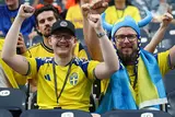 شعر عجيب وفلكلور إسكندنافي.. أجواء الجماهير في مباراة هولندا والسويد