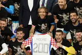 المباراة رقم 200.. احتفال خاص من لاعبي منتخب كرواتيا بـ لوكا مودريتش في كأس العالم