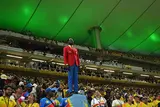 شبيه لومومبا يخطف الأنظار في مباراة الكونغو الديمقراطية وكولومبيا في كأس العالم