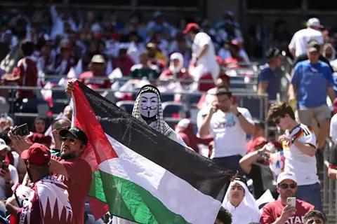 لقطات من مباراة البوسنة والهرسك ضد قطر في كأس العالم (صور)