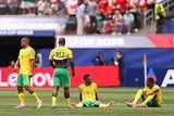 حزن لاعبي جنوب أفريقا بعد الخروج من كأس العالم (صور)