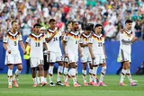 حزن وحسرة لاعبي منتخب ألمانيا بعد الخروج من كأس العالم