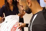 قميص منتخب مصر  وصور جماعية إهداءً لجامعة جونزاجا في سبوكين