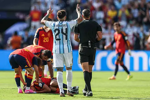 لقطات من مباراة إسبانيا والأرجنتين في نهائي كأس العالم (صور)