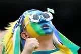 زي قبائل الأمازون وقناع نيمار وفينسيوس..أجواء الجماهير في مباراة البرازيل والنرويج في كأس العالم