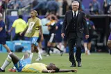 حزن وحسرة لاعبي منتخب البرازيل بعد توديع كأس العالم