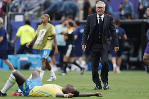 حزن وحسرة لاعبي منتخب البرازيل بعد توديع كأس العالم
