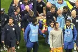 لقطات مرعبة.. نقل قائد منتخب إنجلترا للمستشفى بعد الفوز على المكسيك (صور)