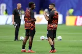 إحماء لاعبي منتخب مصر والأرجنتين