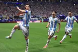 بكاء ودموع ميسي.. احتفالات منتخب الأرجنتين بعد التأهل لربع نهائي كأس العالم