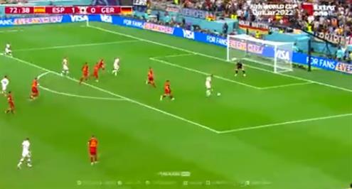تسديدة قوية من جمال موسيالا وتصدي رائع من سيمون