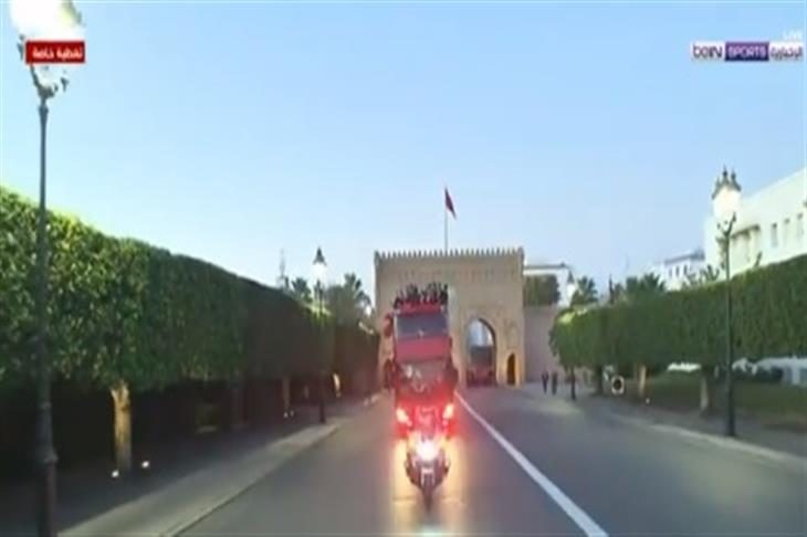 حافلة المنتخب المغربي تتجه إلى القصر الملكي بالرباط