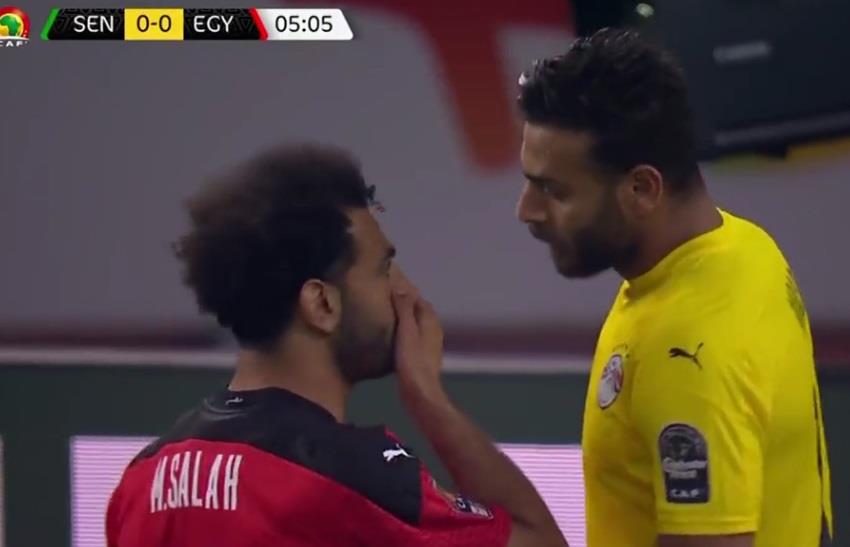 صلاح يساعد أبوجبل في تصدي ركلة جزاء ماني 