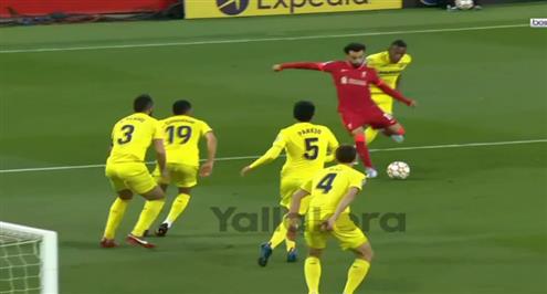تسديدة خطيرة من محمد صلاح أمام فياريال