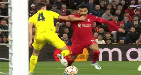 هل يستحق محمد صلاح ركلة جزاء أمام فياريال؟