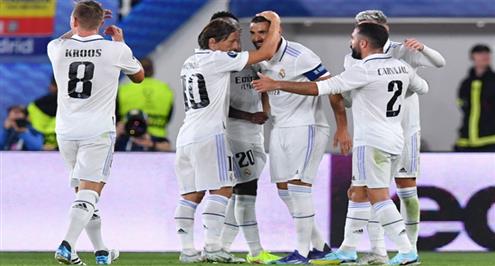 بنزيما يسجل هدف ريال مدريد الثاني أمام فرانكفورت