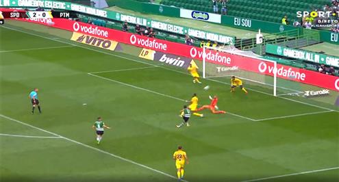 من على خط المرمى.. انقاذ رائع من لاعب بورتيمونينسي في الدوري البرتغالي