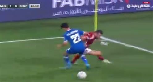 علي معلول يراوغ عبد الكبير الوادي بكوبري 