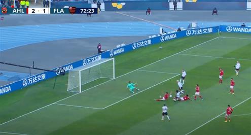 تدخل رائع وتصدي من ياسر إبراهيم لتسديدة لاعب فلامنجو 