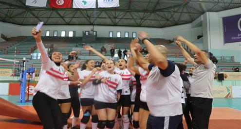 سيدات الزمالك يحتفلن بكأس أفريقيا للطائرة على طريقة شيكابالا