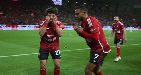 احتفالات كهربا وإمام عاشور أمام الزمالك