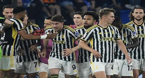 فرحة لاعبي يوفنتوس بعد الفوز بكأس إيطاليا