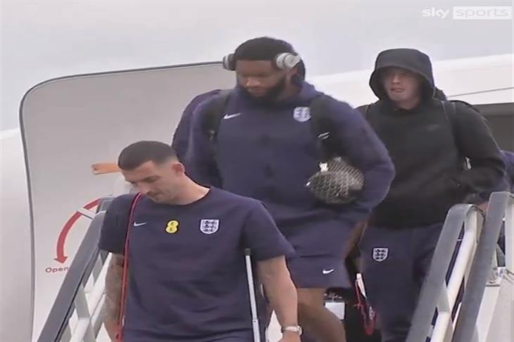 عودة لاعبي منتخب إنجلترا بعد الخسارة أمام إسبانيا في نهائي اليورو 