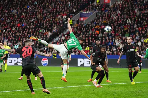 هدف نيوكاسل الثاني أمام باير ليفركوزن (لويس مايلي)